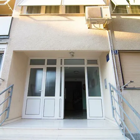 Happy Grey Apartment Split