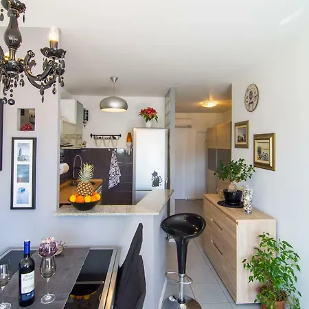Apartment Happy Grey Split
